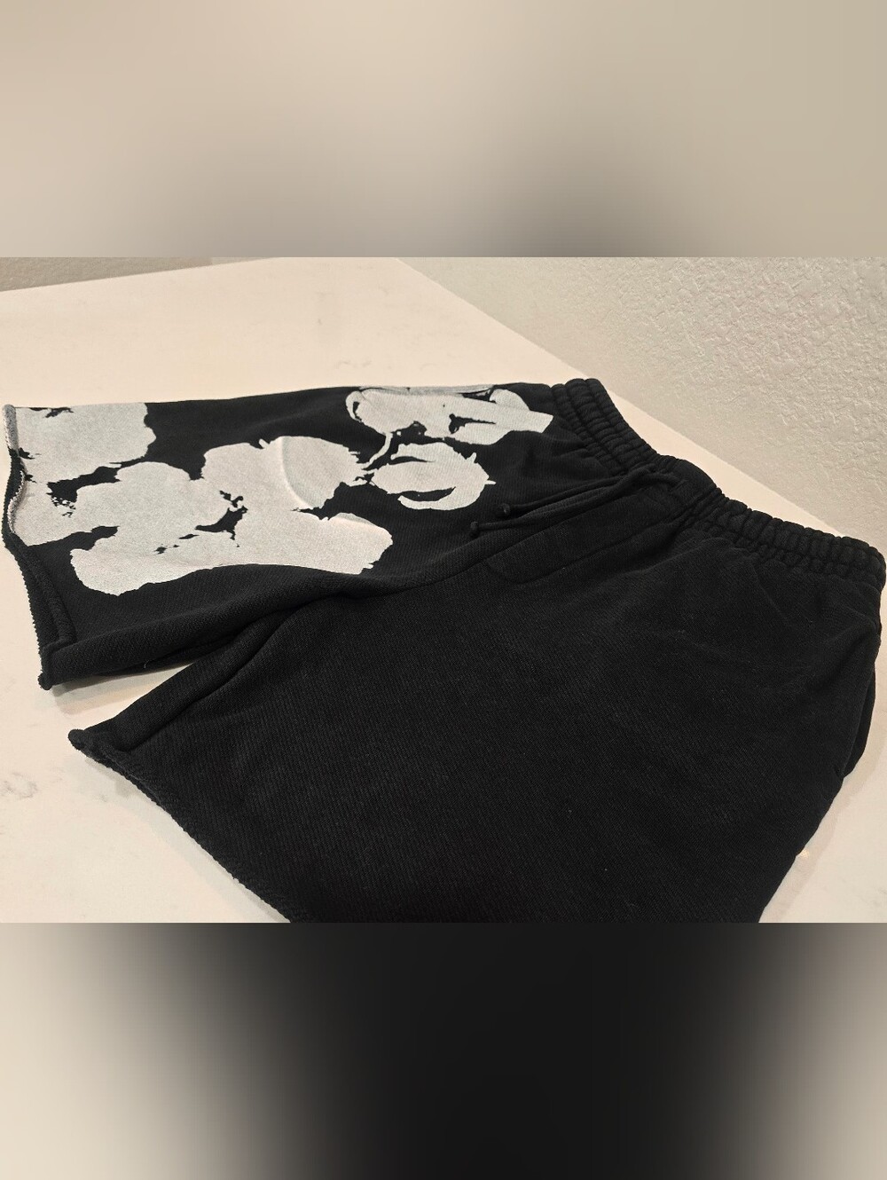 DENIM TEARS - BIG COTTON WREATH SWEAT SHORTS - Black
